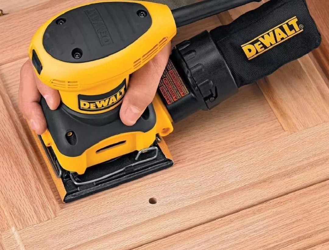 Lijadora De Palma Orbital Dewalt 230w - Imagen 4