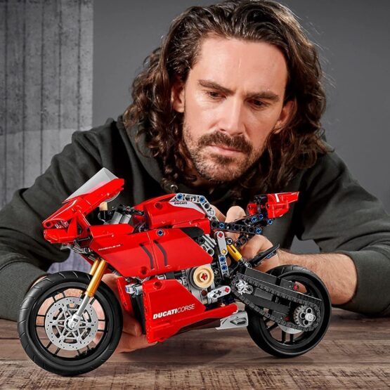 Lego Technic Ducati Panigale V4 R 5